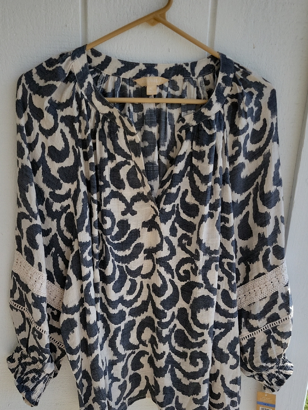 Woven Black and White Printed Peasant Blouse - Hope & Harlow